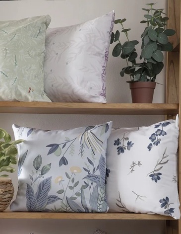 Almohadón estampado con relleno. JEAN CARTIER