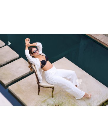 Conjunto con Taza de Encaje con Tanga Less y Accesorio. 