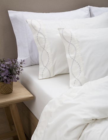 Juego de sabana linea BRODERY 600HQ 2 1/2 PL ALCOYANA